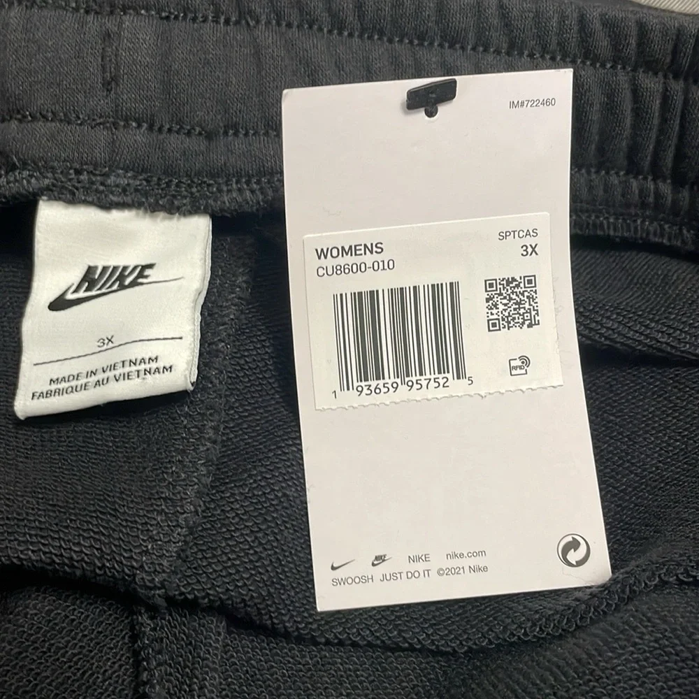 Nike Sportswear Club Fleece Mid-Rise Shorts Women's Plus 3X Black Terrycloth